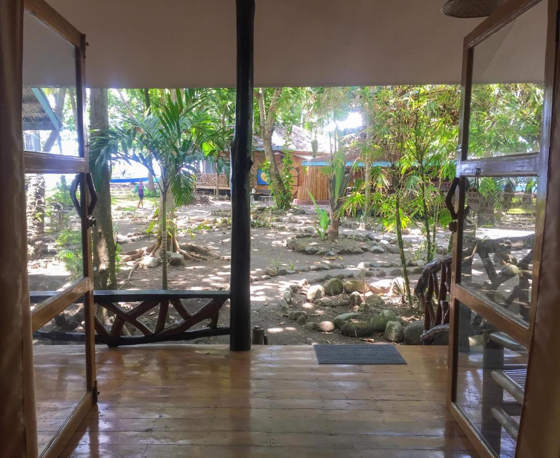 Beach House Resort And Dive Center 맘바자오 외부 사진